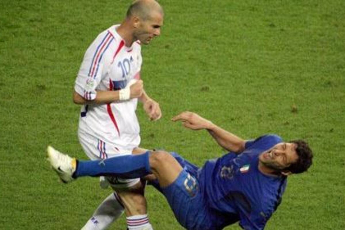 ¡Cabezazo al coronavirus! Materazzi subasta camiseta del cabezazo de Zidane