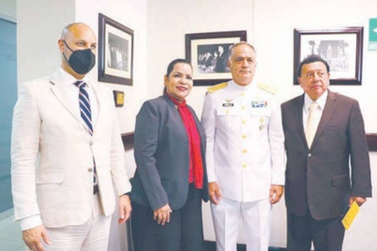 Asiste Fiscal del Estado a sesión por bicentenario de la Marina Armada