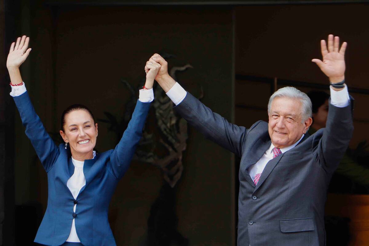 Felicita AMLO a Sheinbaum por su cumpleaños y le dedica mensaje