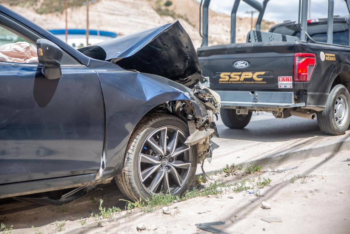 El accidente ocurrió en el bulevar Clouthier; no se reportaron personas con lesiones de gravedad. Foto: Border Zoom