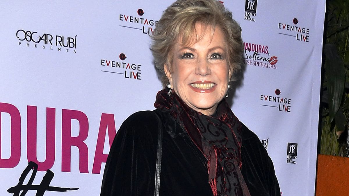 A los 77 años, Maxine Woodside sorprende al participar en sesión fotográfica sin ropa y sin retoques