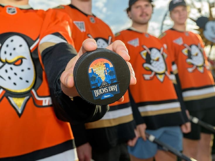 ¡El hockey y la magia se encuentran en Disney California Adventure Park!