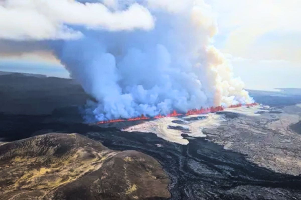 Volcán de Islandia lanza muro de lava de casi 50 metros, emiten alerta para la población