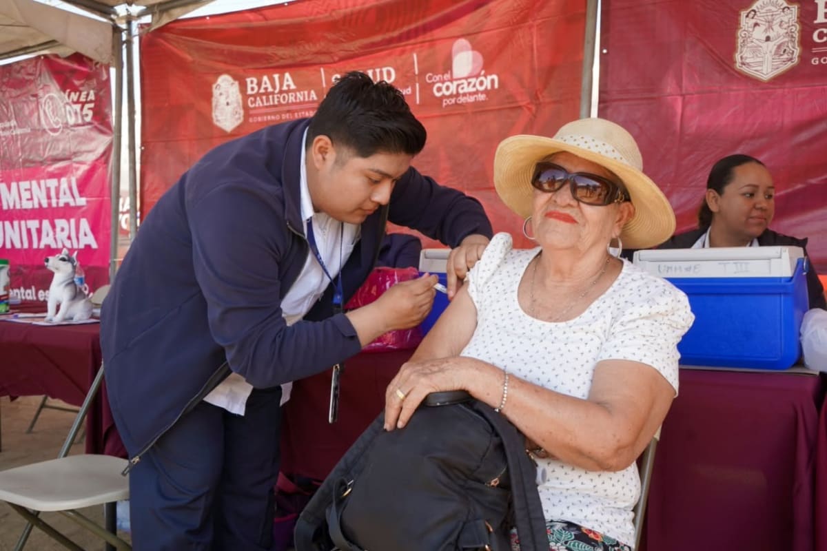Aplican 40 mil vacunas contra influenza y COVID-19 en Baja California