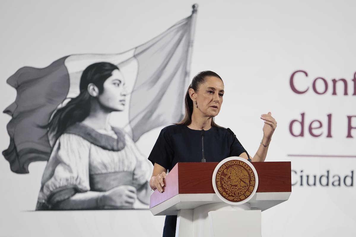 La presidenta de México, Claudia Sheinbaum, habla durante su rueda de prensa matutina este viernes, en Palacio Nacional de Ciudad de México (México). | Crédito: EFE/ José Méndez