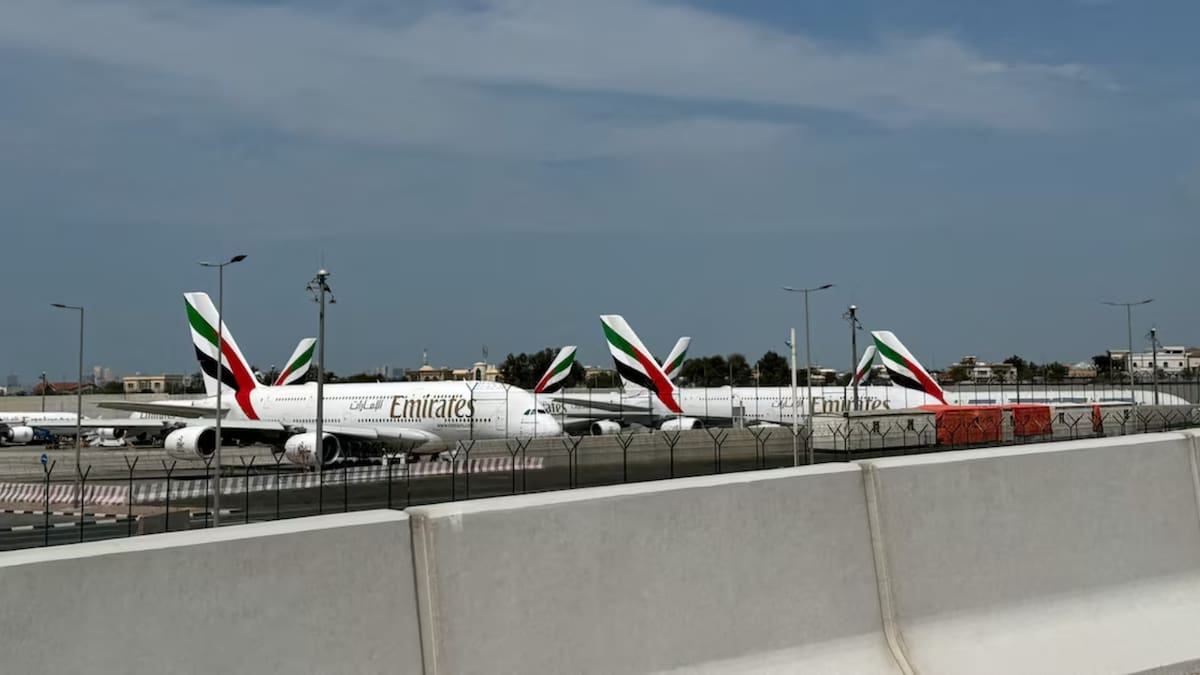 Familias ultrarricas y ejecutivos pagan hasta 2,5 millones de pesos por un vuelo chárter para salir rápidamente de la región. /Reuters