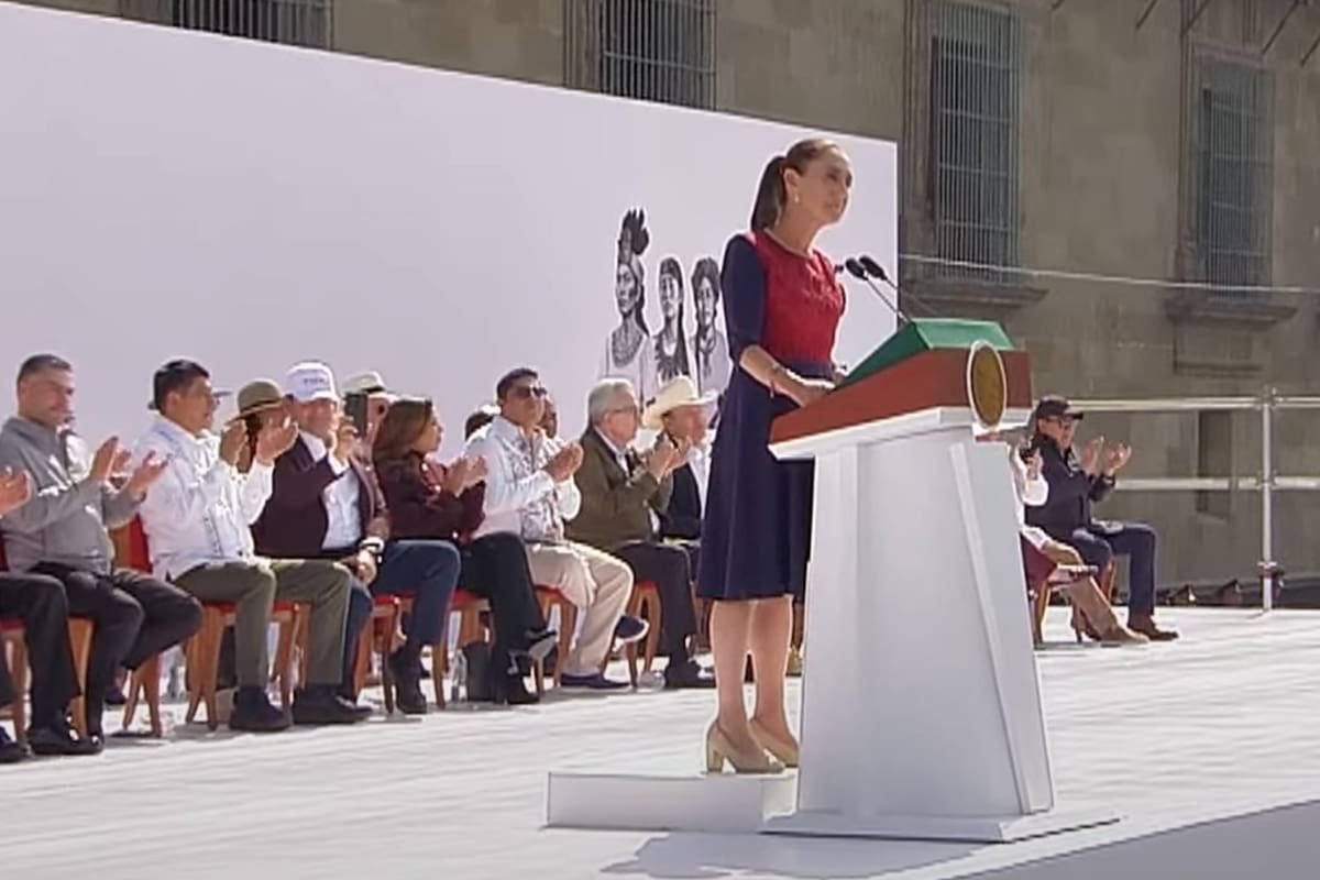 Se queda Sheinbaum sin audio un minuto durante su discurso