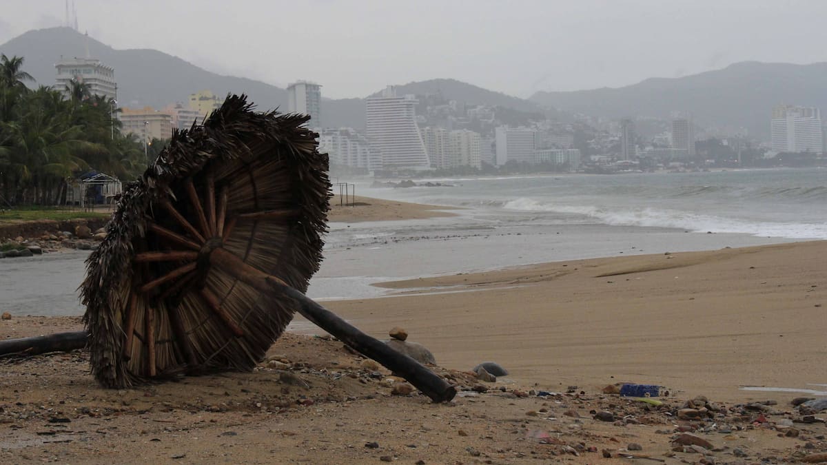Gonzalo dejó de ser ciclón tropical y pasó a una fase post-tropical mientras se alejaba de México, con rachas de 85 km/h y una trayectoria hacia el nor-noroeste que mantiene al sistema fuera de las costas nacionales