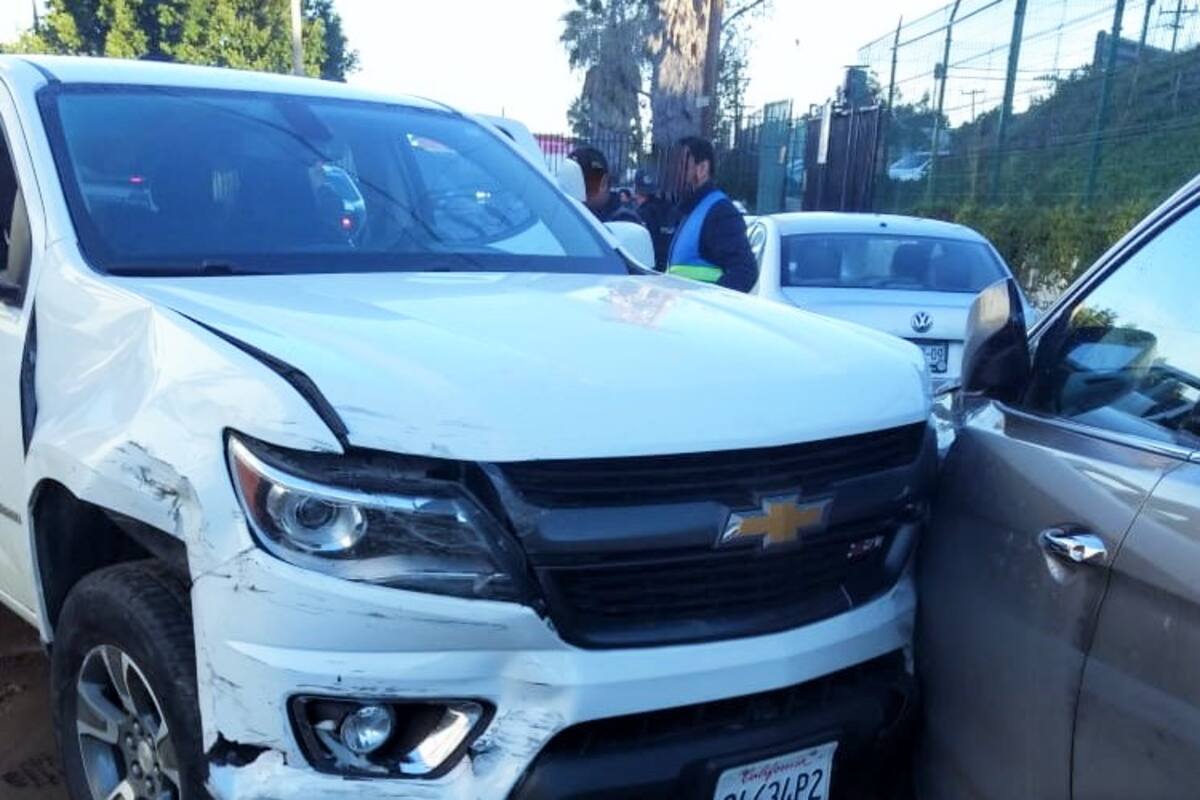 Presunto roba autos fue detenido por agentes de la policía municipal después de chocar contra varios vehículos