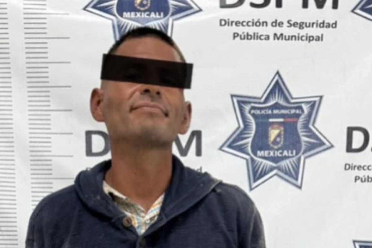 Detienen a hombre por golpear sin motivo a adulto mayor en plena vía pública
