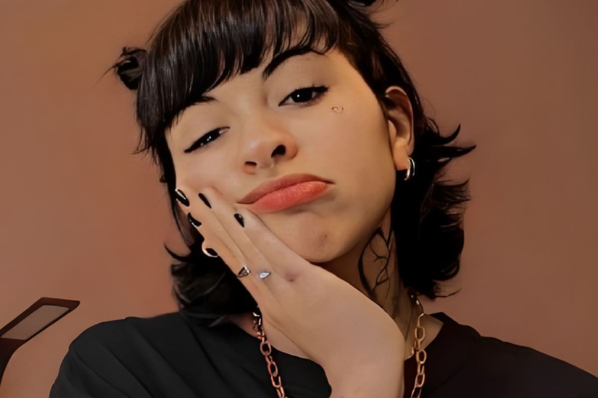 Cazzu es captada “al borde de las lágrimas” durante concierto