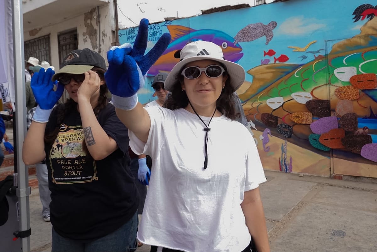 Cerca de 80 voluntarios participaron en una jornada de limpieza en Playas de Tijuana para recolectar basura y microplásticos como parte de un programa estatal de conservación.
Fotos: Border Zoom.