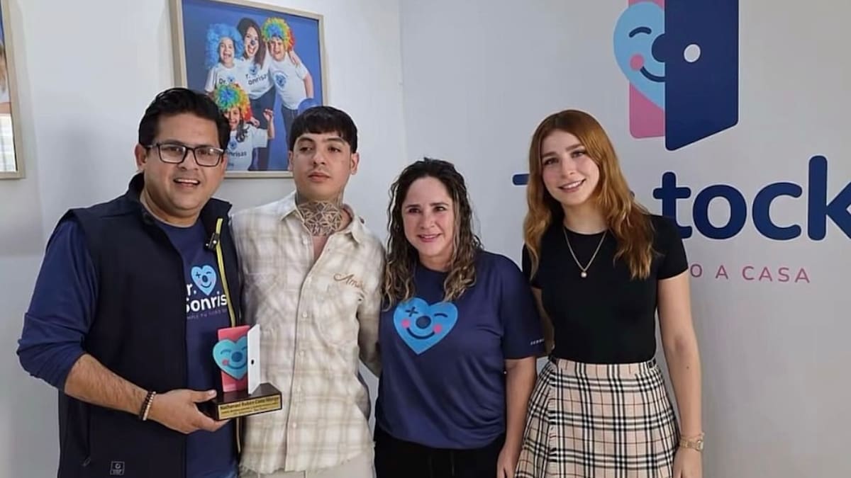 Natanael Cano recibe reconocimiento por apoyar a niños con cáncer