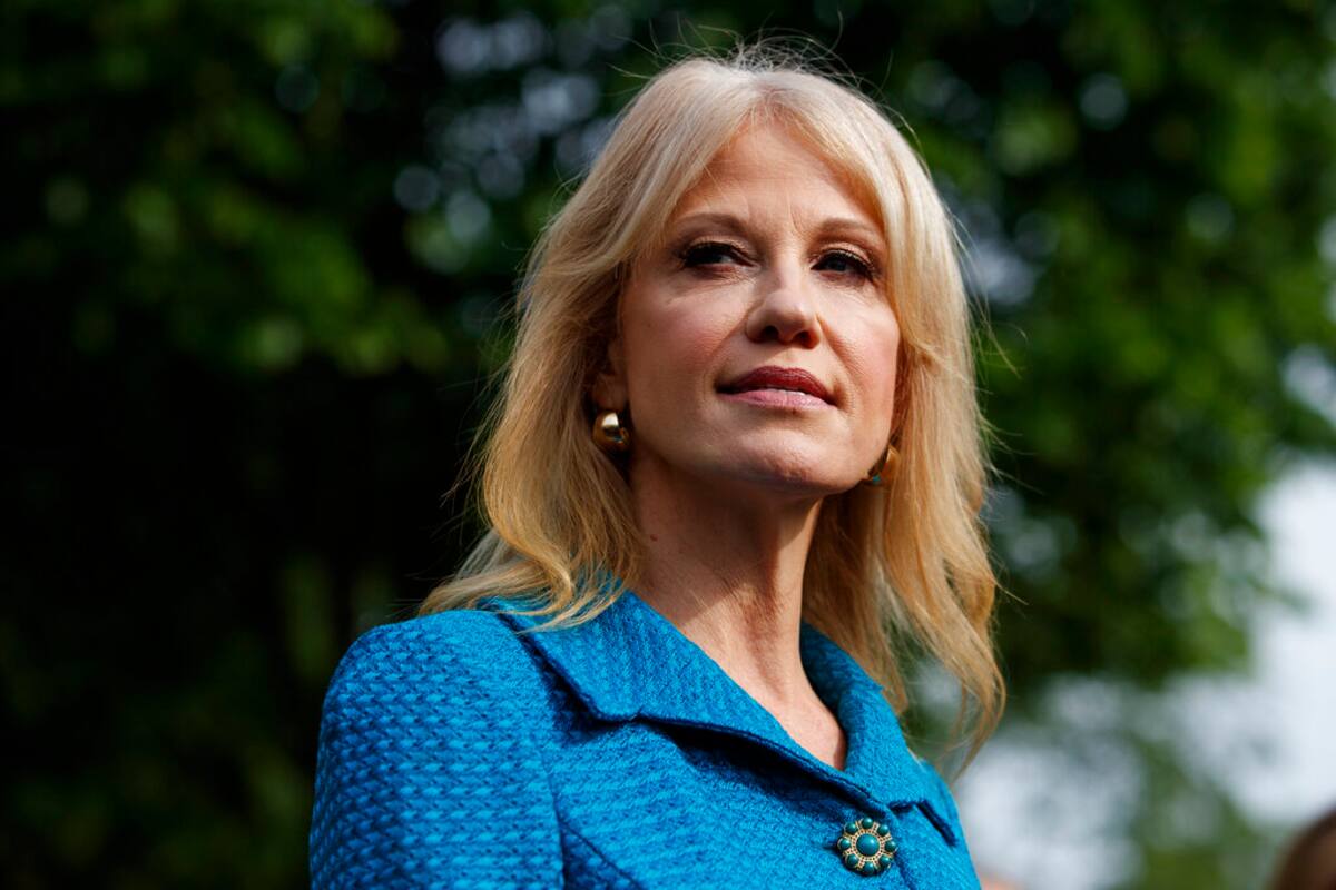 Recomiendan despido de Kellyanne Conway