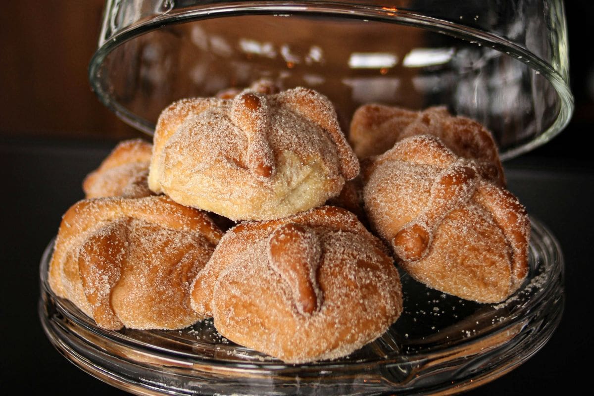 Esta es la manera en la que puedes comer pan de muerto sin culpa