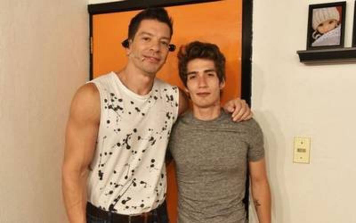 Yahir junto a su hijo Tristán