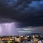 Sonora tendrá cuatro días de lluvias por el monzón mexicano y el jueves llegará el episodio más intenso, con acumulados de hasta 150 milímetros en la zona centro, mientras el SMN mantiene temperaturas de 40 a 45 grados