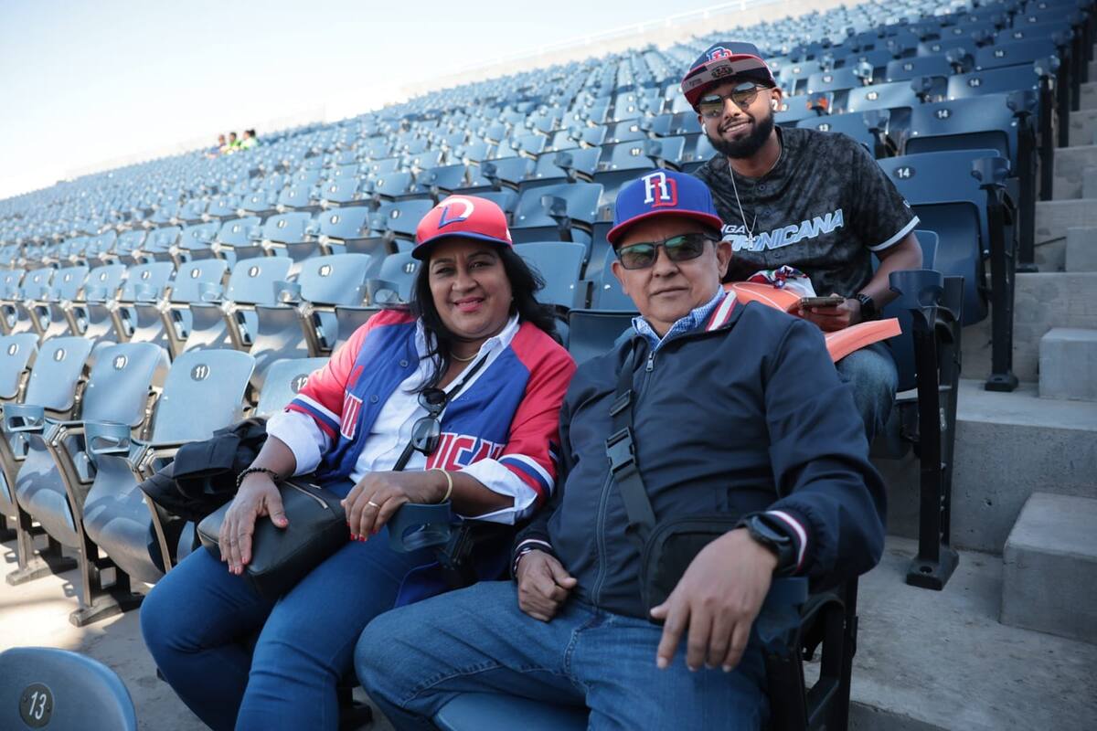 Sandra, Andrés y Willy una familia de República Dominicana, destacaron que han sido tratados con mucha fraternidad l Foto: Daniel Reséndiz