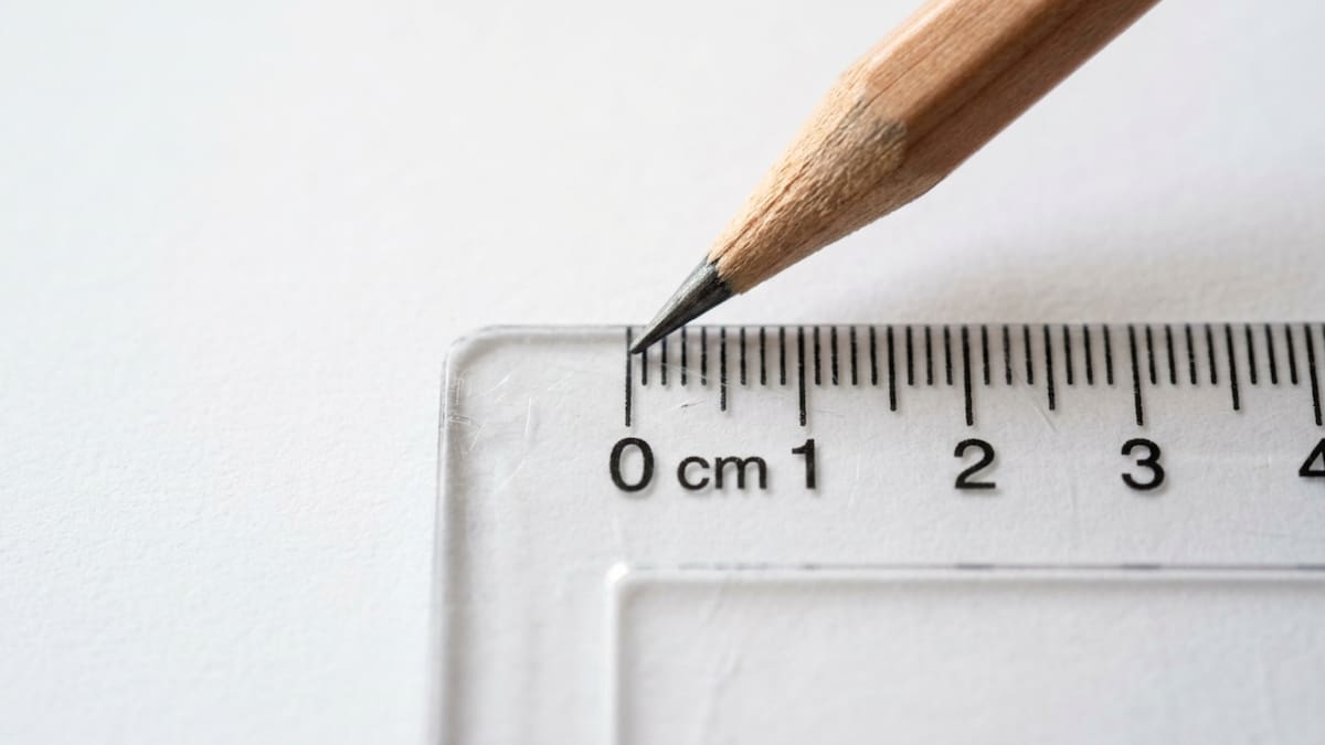 El desgaste en los bordes puede afectar la exactitud si no se usa la escala correctamente.