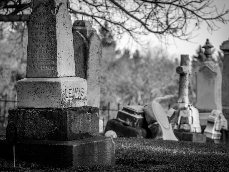 ¿Soñar con un epitafio? Lo que representa para la psicología