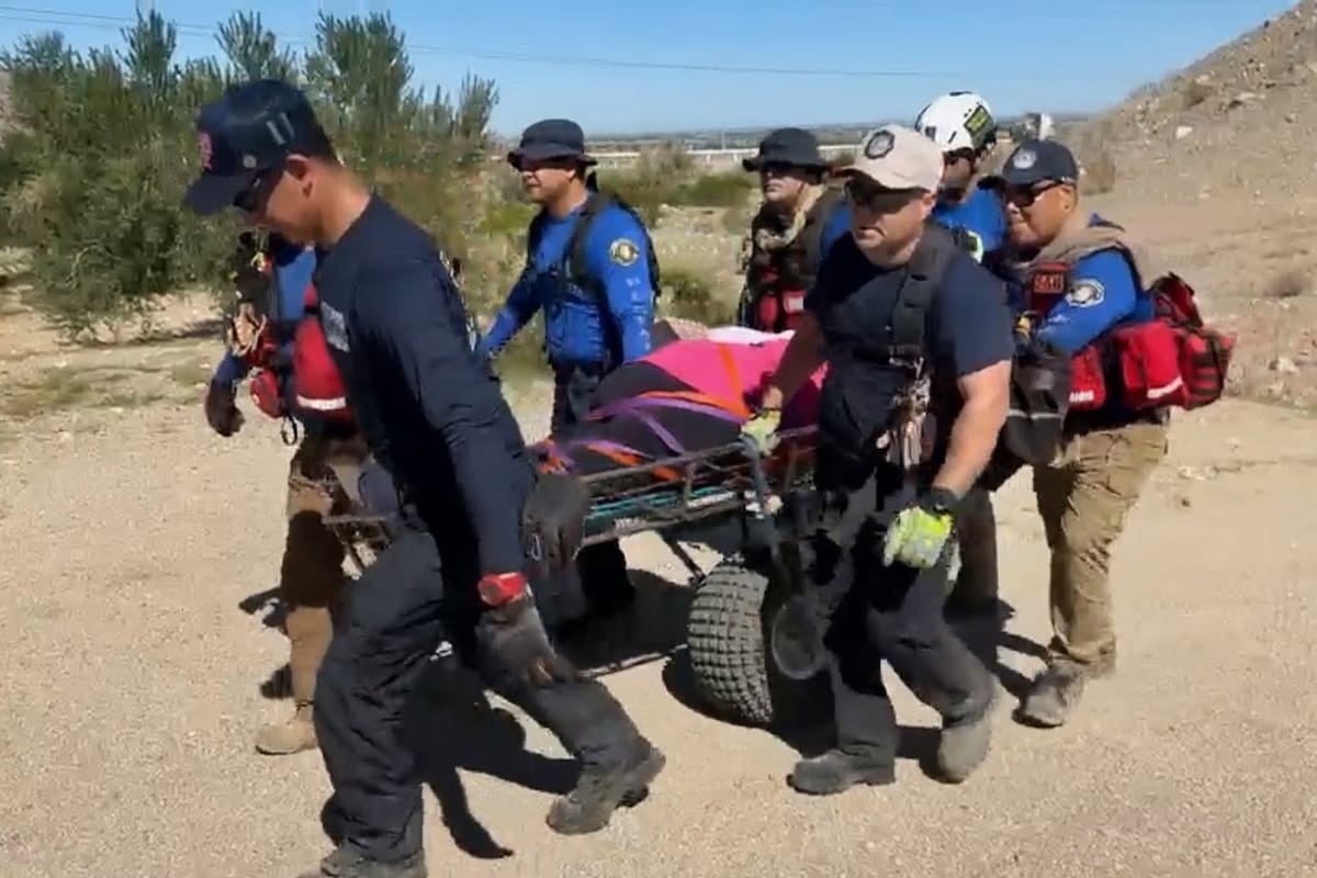 Rescatan a mujer con posible fractura en el Cerro Cienpiés, en Mexicali