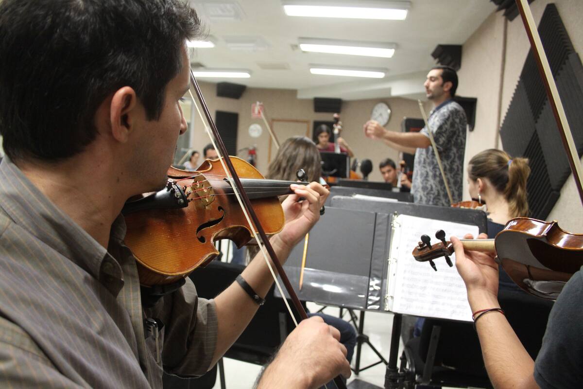 SEP anuncia ''orquestas escolares'' para promover música