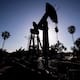 Debido a exceso de oferta en petroleo en el mercado, el precio del crudo baja, marcando jornada de cuatro días consecutivos en Estados Unidos