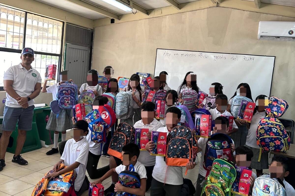 Maestro de Obregón brinda gran sorpresa a sus alumnos ¿Qué fue?