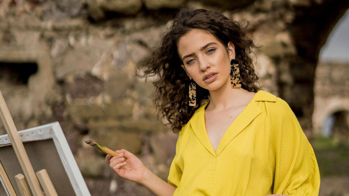 ¿Qué significa vestir de amarillo? Esto dice la psicología del color sobre quienes usan este tono