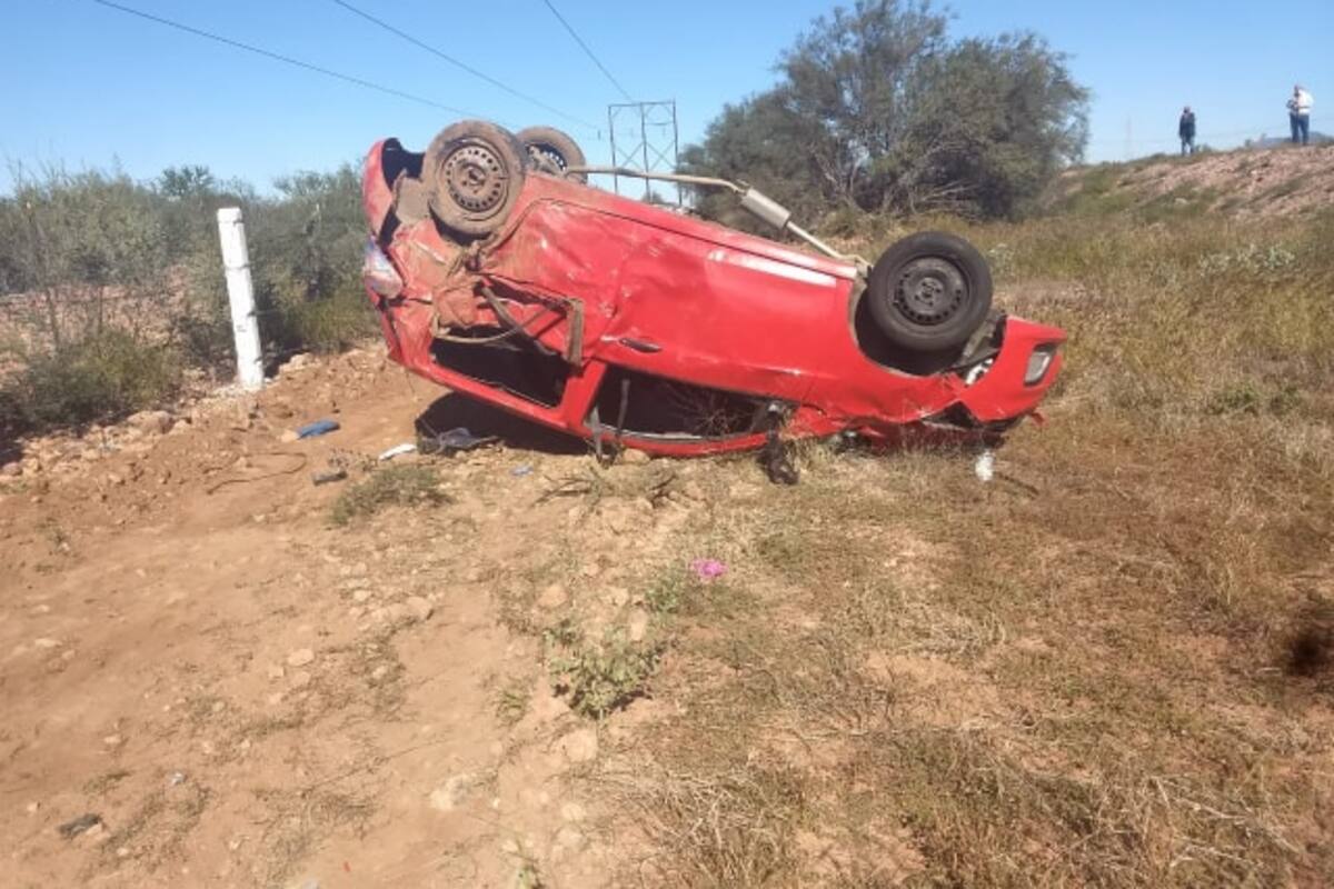 Mueren niño y mujer en volcamiento en carretera Guaymas-Hermosillo