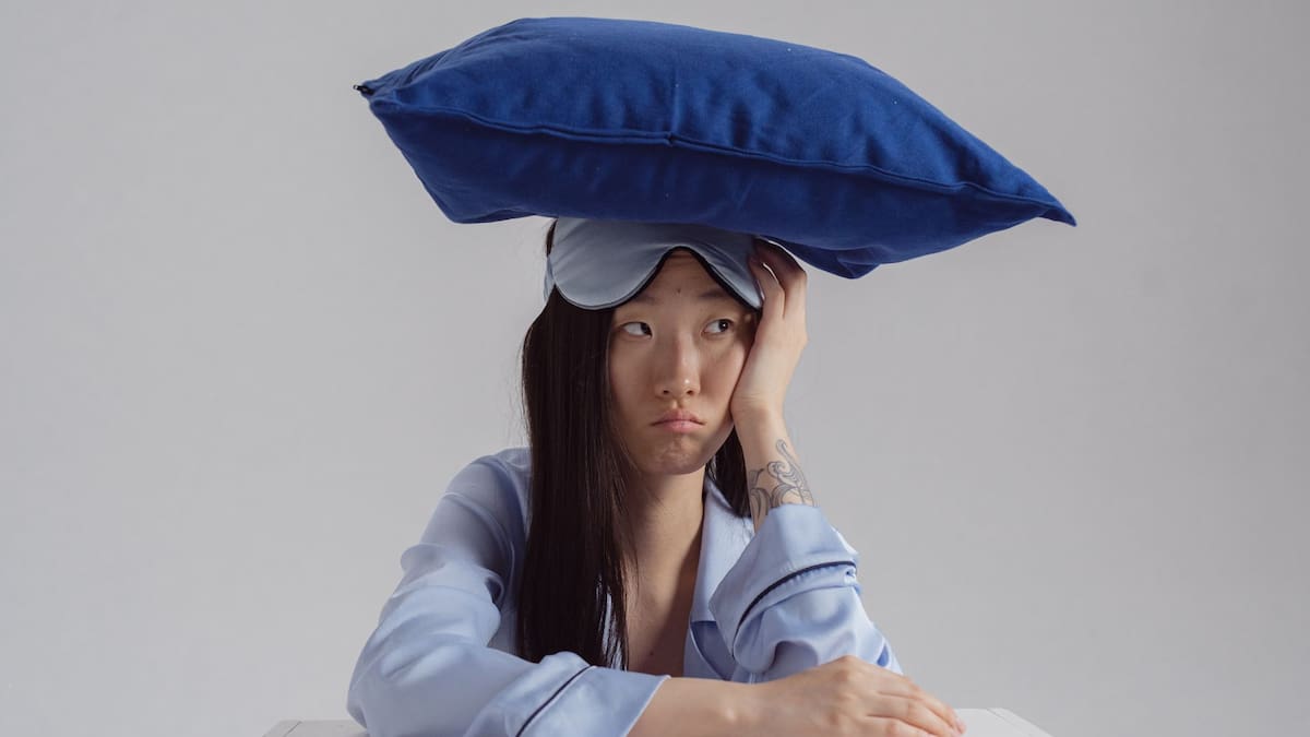 Tu descanso mejora cuando encuentras el equilibrio entre lo que tu cuerpo necesita y lo que a ti te hace sentir bien. Foto: Especial (canva)