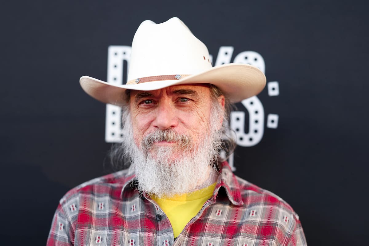 Larry Charles, guionista de Seinfeld.