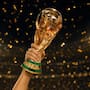 ¿Por qué el campeón NO se queda con el trofeo de la Copa del Mundo después de levantarlo en la cancha?