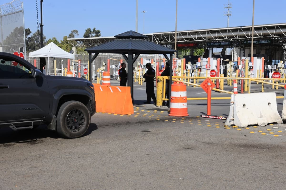La garita de Otay Mesa permaneció cerrada durante la mañana debido a un dispositivo sospechoso. Foto: Sergio Ortiz
