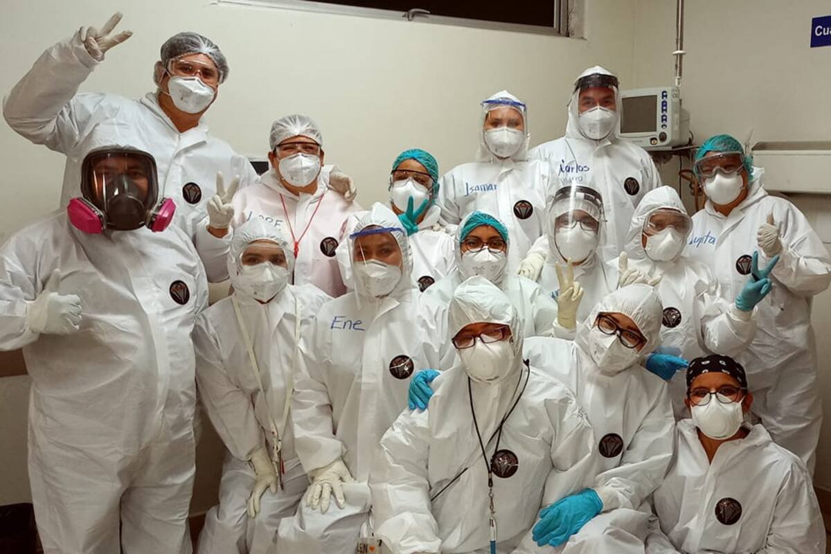 Enfermeros festejan su Día desde sus clínicas