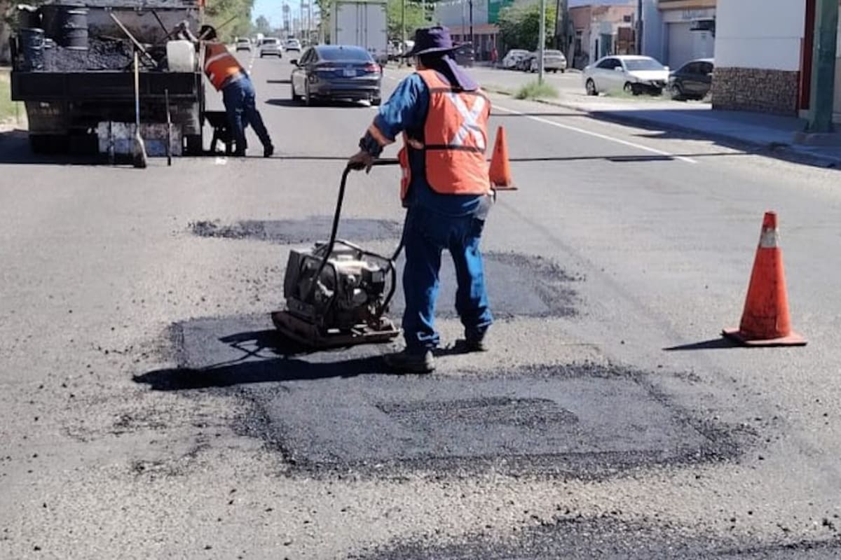 Hermosillo intensifica labores de bacheo: cuadrillas trabajan en colonias del Norte, Poniente y Suroriente; estas son las vialidades atendidas