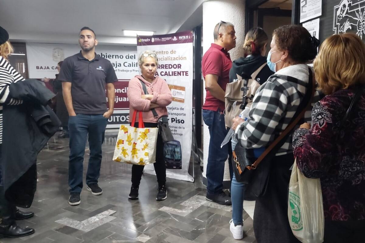 Usuarios buscan tarjeta de descuento tras aumento en transporte público