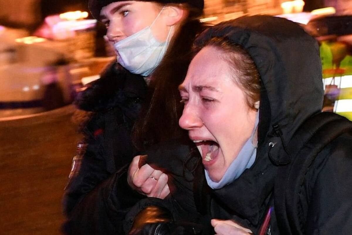 Rusia invade Ucrania | En fotos: cientos de detenidos en multitudinarias protestas contra la guerra