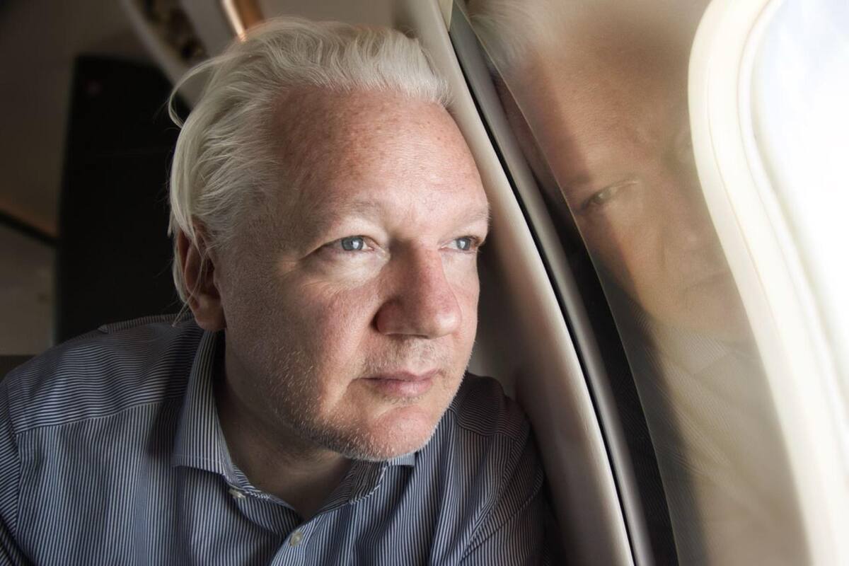 Julian Assange evita pisar Estados Unidos y paga medio millón de dólares por vuelo a isla remota