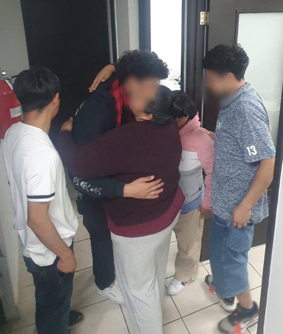 Los jóvenes fueron localizados en un hotel de Colima | Fiscalía