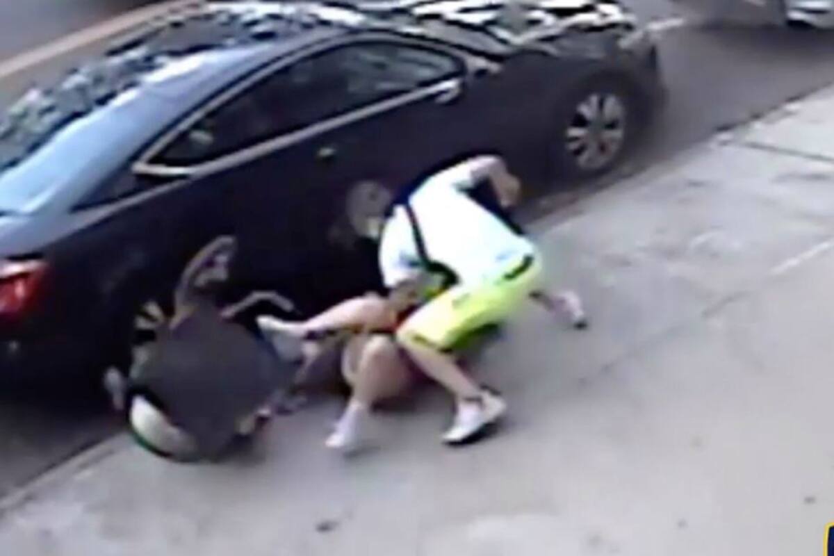 El estremecedor momento en el que ex novio apuñala a mujer y tumba de carriola a su bebé