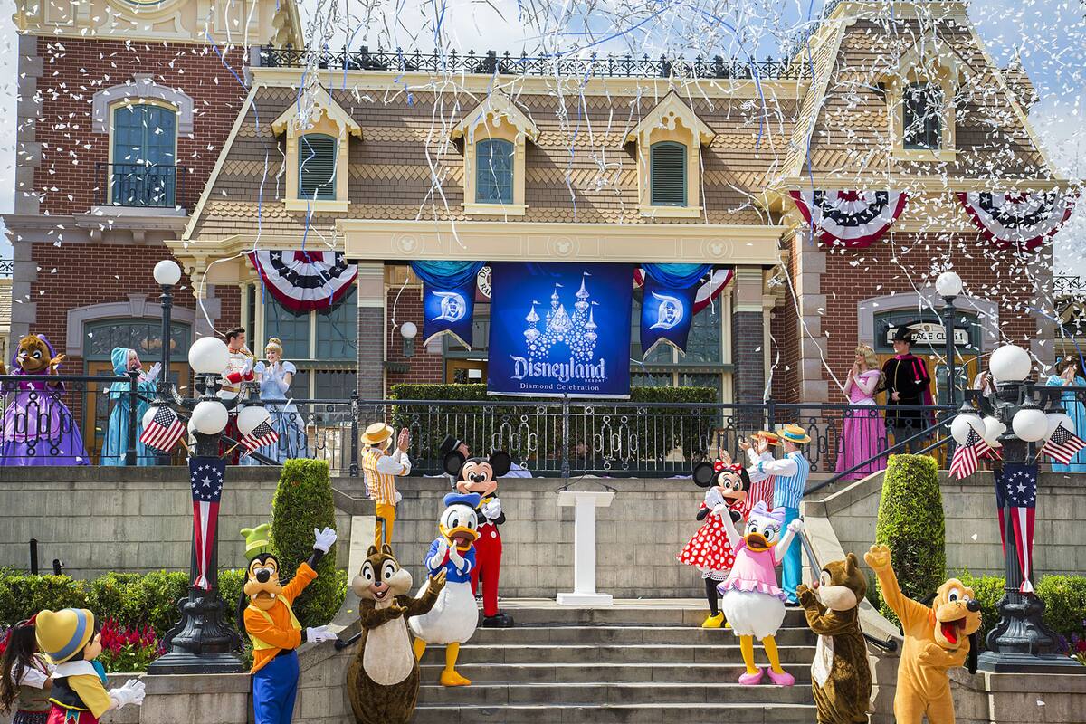 Datos curiosos sobre el cumpleaños 65 de Disneylandia