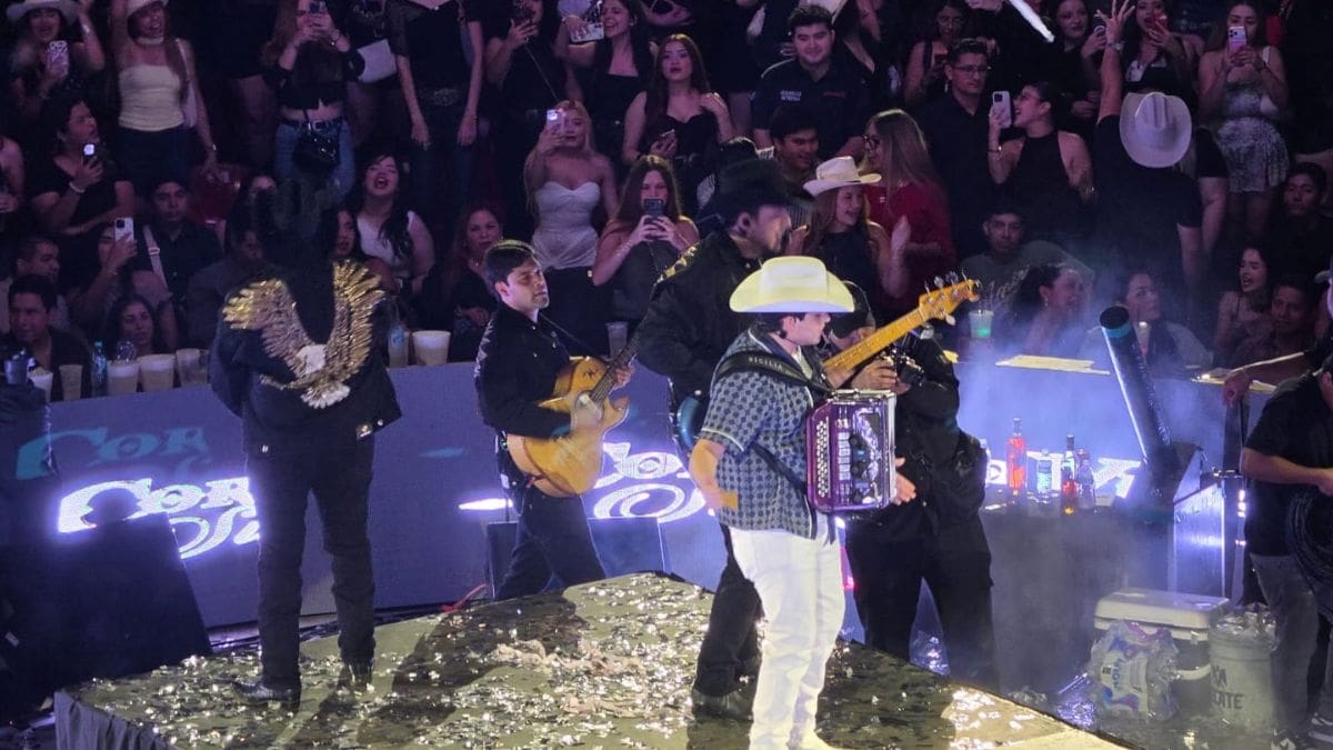 Cornelio Vega y su Dinastía celebran cumpleaños en el Palenque de Hermosillo tras el show de Los Perdidos de Sinaloa
