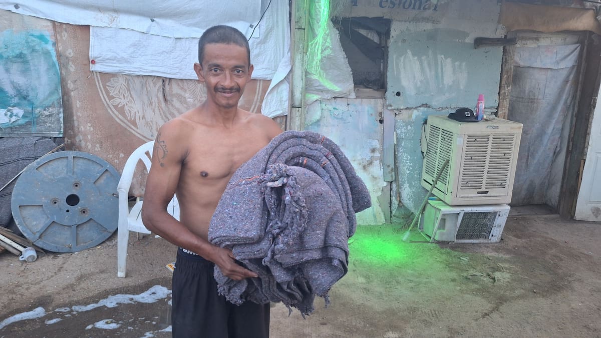 Luis Enrique Moreno fue beneficiado con cobijas, despensas y ropa durante el Cobertón Navideño, gracias a la generosidad de los lectores de EL IMPARCIAL y La i.