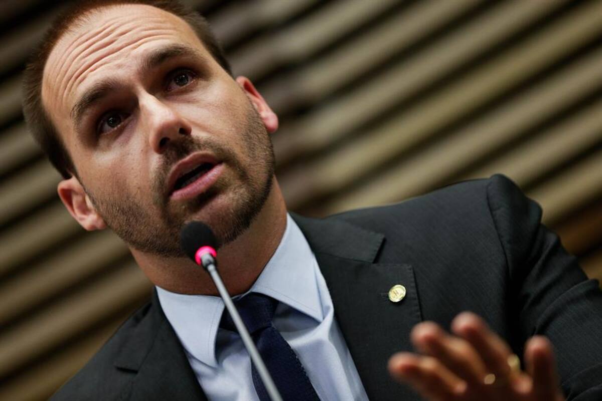 Hijo de Bolsonaro abre conflicto diplomático con China por coronavirus