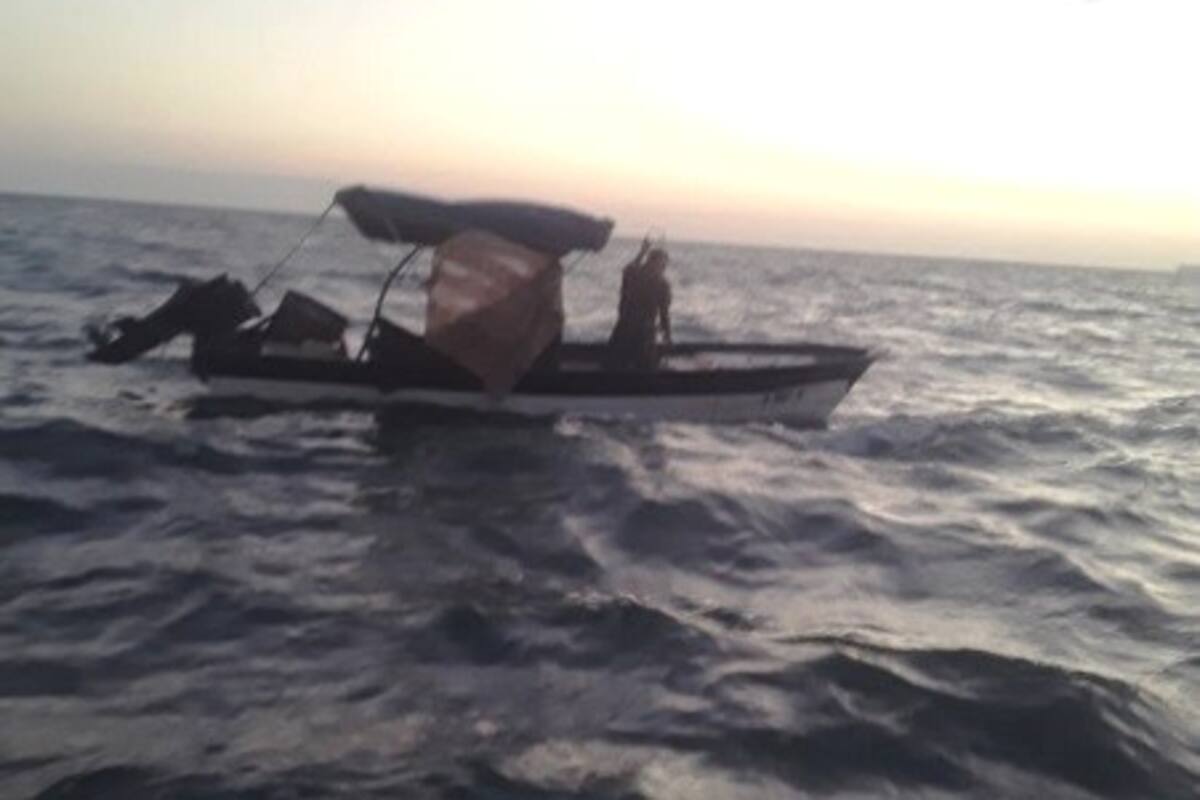 Auxilia Semar a pescador que se quedó a la deriva en bahía de Empalme