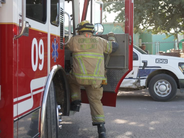 Queman predio abandonado y dejan narcomanta firmada por grupo criminal
