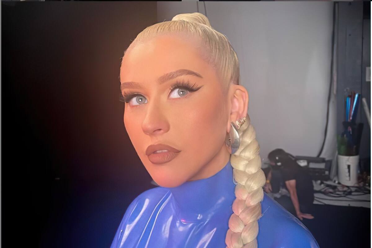 Christina Aguilera celebra que hace 22 años lanzó su primer disco musical