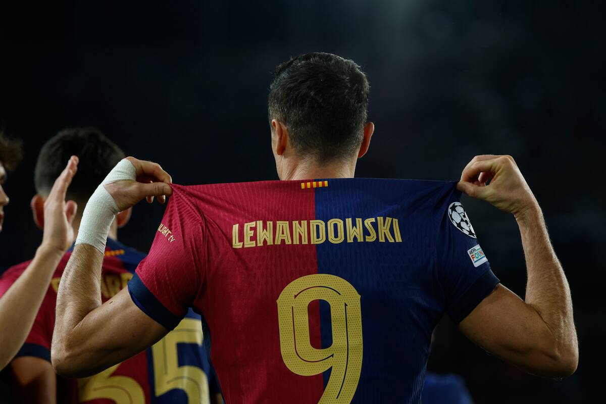 El polaco suma 16 goles en la presente temporada. (AP Foto/Joan Monfort)