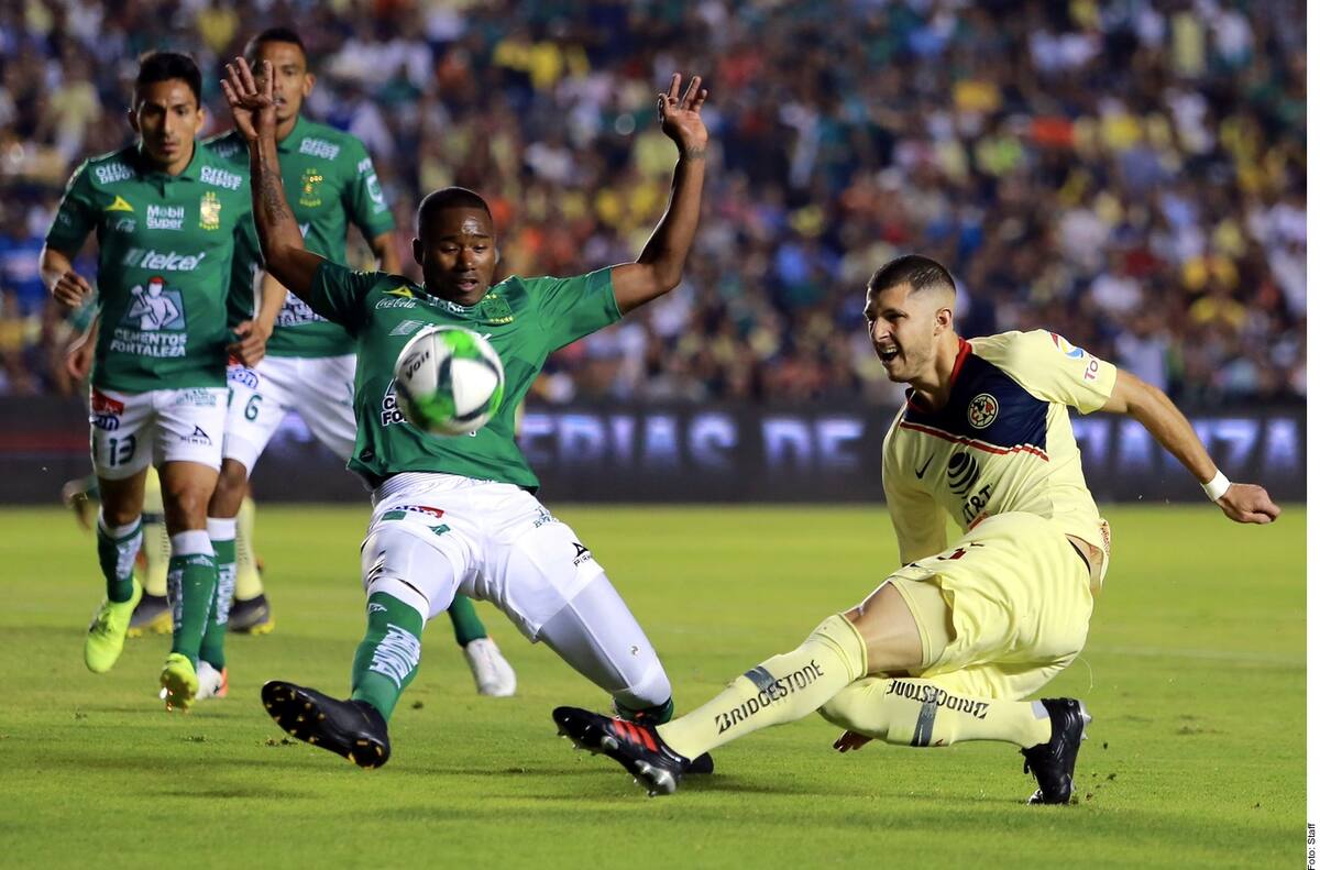 El León se impuso como visitante al América, en el juego que se tuvo que disputar en el Estadio Corregidora de Querétaro.
